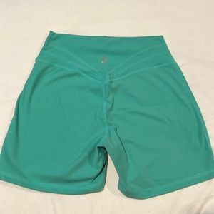 Buffbunny Legacy Short, size Small, like new condition